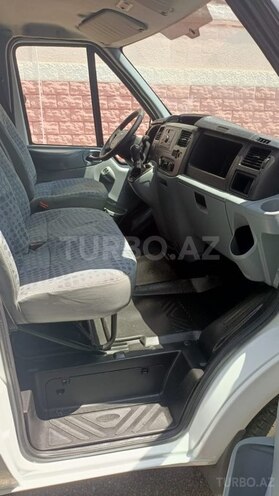 Ford Transit-8