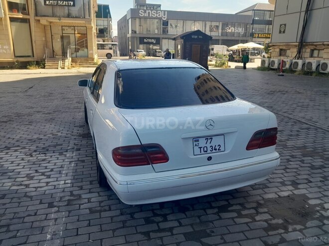 Mercedes E 240-4