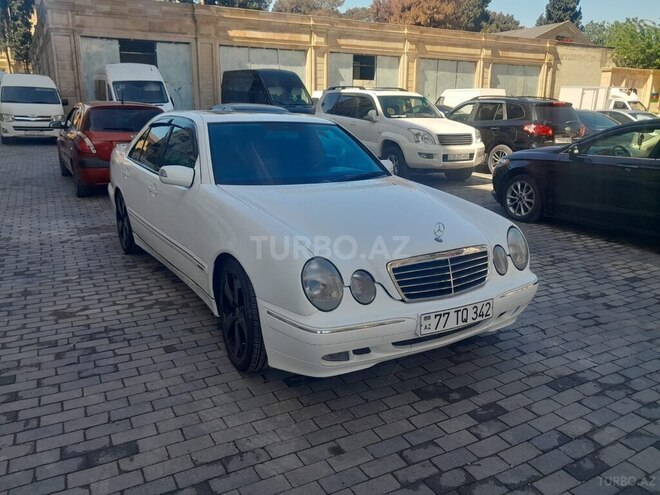 Mercedes E 240-1
