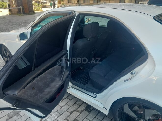 Mercedes E 240-5