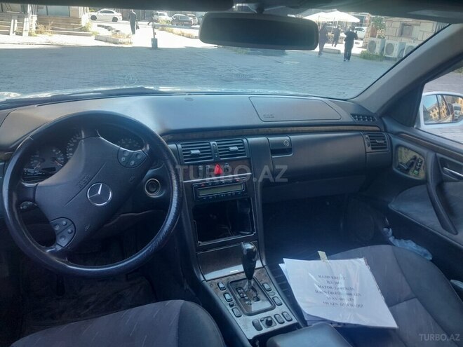 Mercedes E 240-8