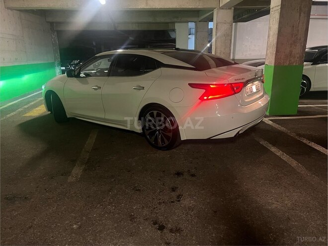 Nissan Maxima-5