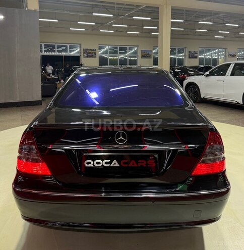 Mercedes E 220-11