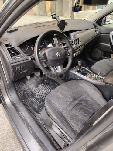 Renault Laguna-6