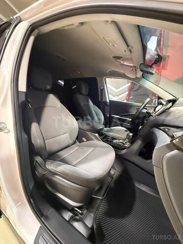 Hyundai Santa Fe-15