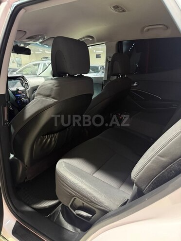 Hyundai Santa Fe-13