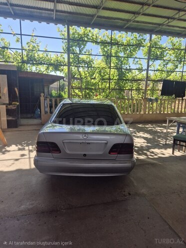 Mercedes E 220-2