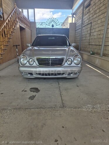 Mercedes E 220-1