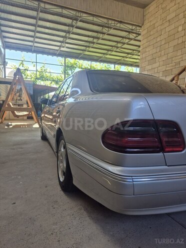 Mercedes E 220-9