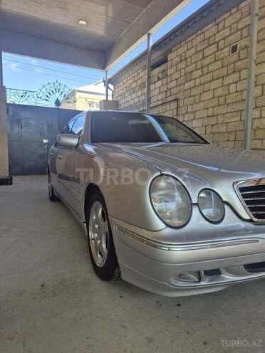 Mercedes E 220-10