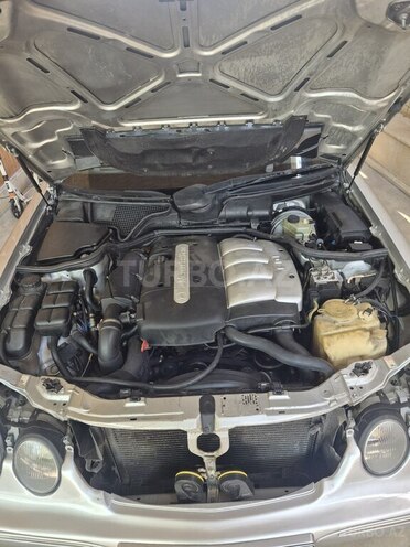Mercedes E 220-12
