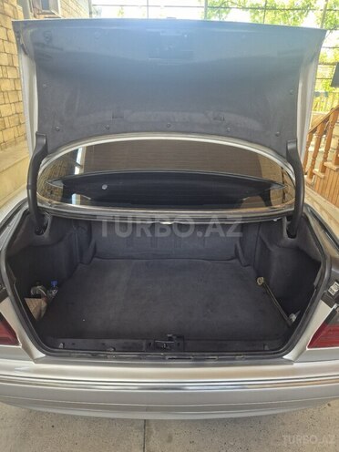Mercedes E 220-17