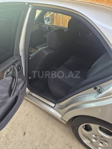 Mercedes E 220-18