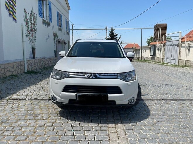 Mitsubishi Outlander-1