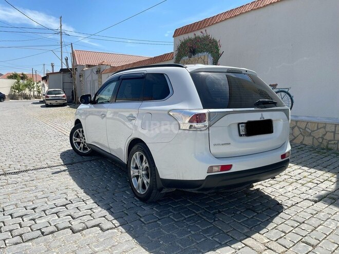 Mitsubishi Outlander-8