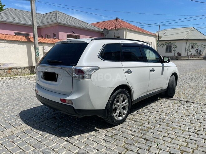 Mitsubishi Outlander-12