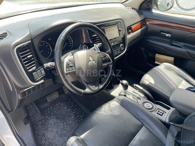 Mitsubishi Outlander-13