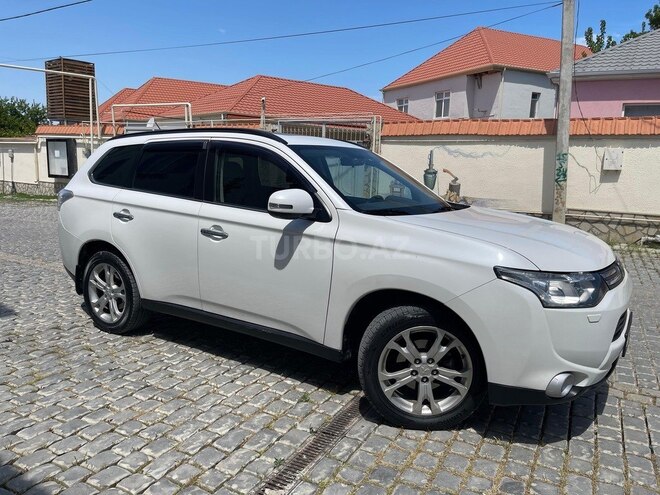 Mitsubishi Outlander-2
