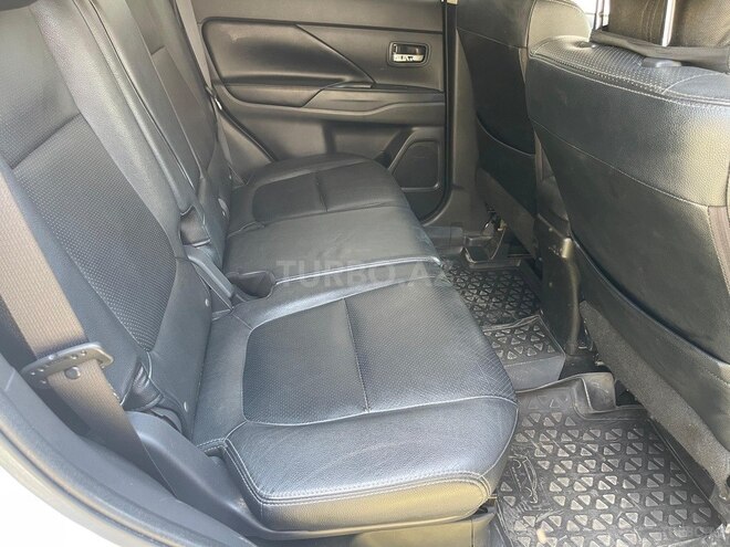 Mitsubishi Outlander-11