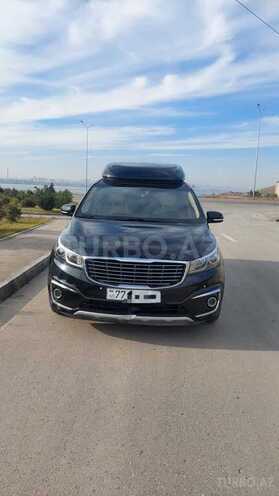 Kia Carnival-1