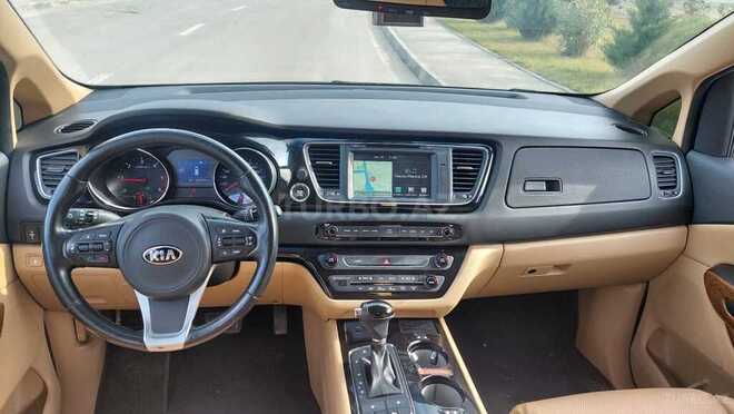 Kia Carnival-4