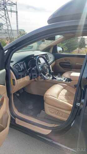 Kia Carnival-9