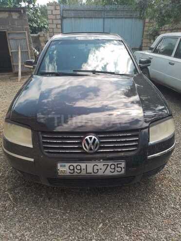 Volkswagen Passat-1