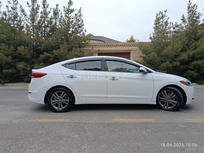 Hyundai Elantra-7