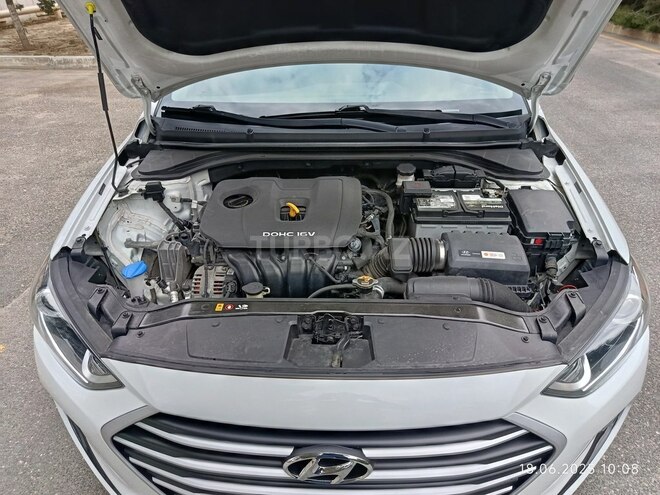 Hyundai Elantra-8