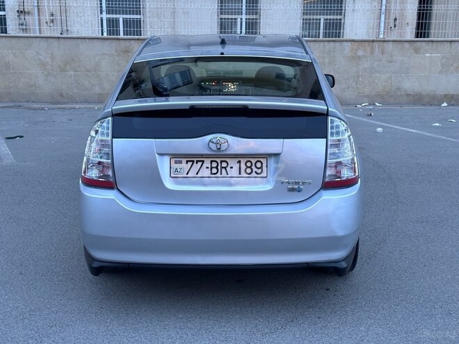Toyota Prius-8