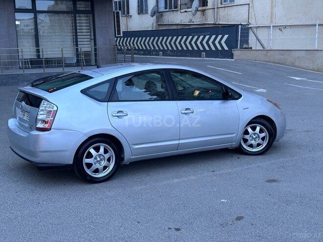 Toyota Prius-12