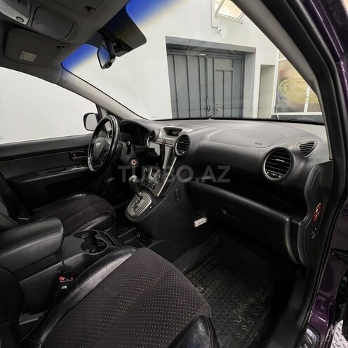 Kia Carens-9