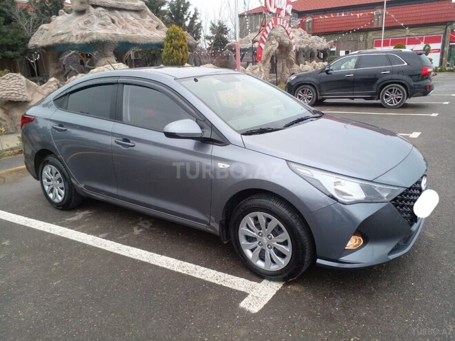 Hyundai Accent-4