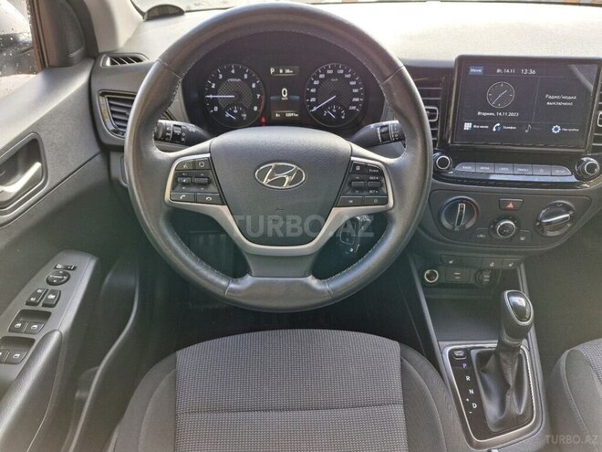 Hyundai Accent-9