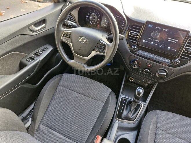 Hyundai Accent-8