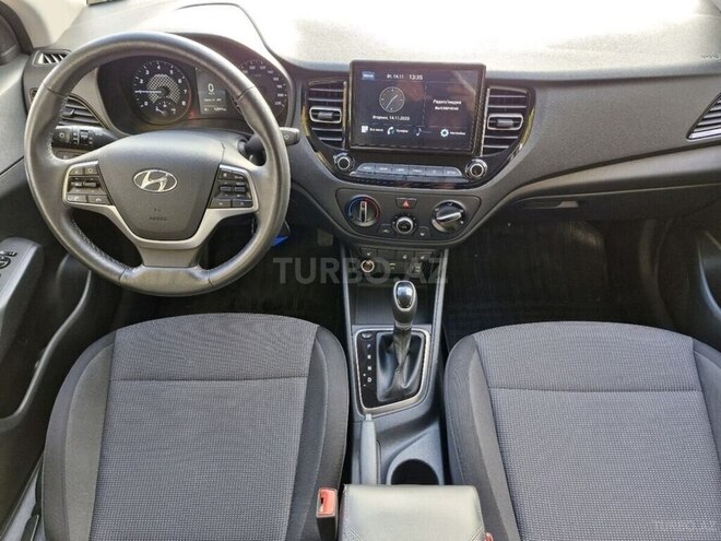 Hyundai Accent-7