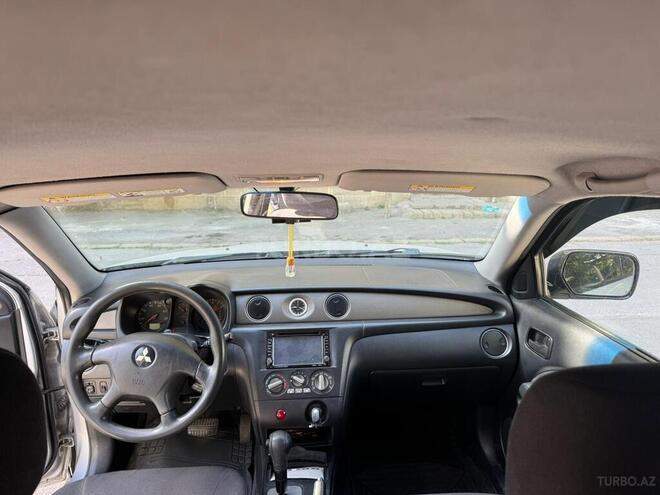 Mitsubishi Outlander-5