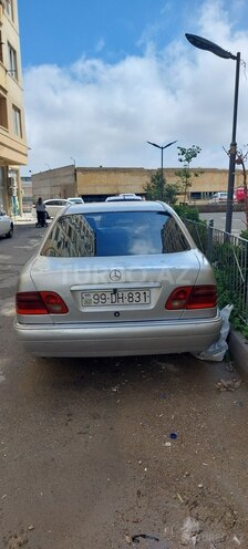 Mercedes E 220-2