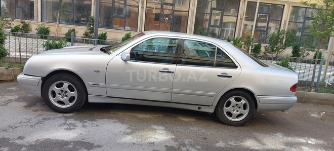 Mercedes E 220-3