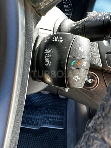 Renault Laguna-12