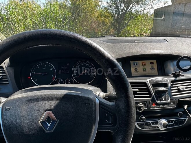 Renault Laguna-10