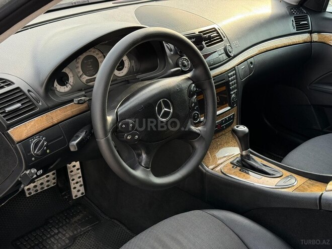 Mercedes E 220-11