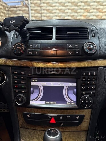 Mercedes E 220-12