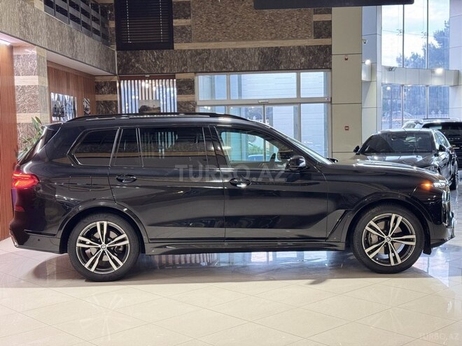 BMW X7-7