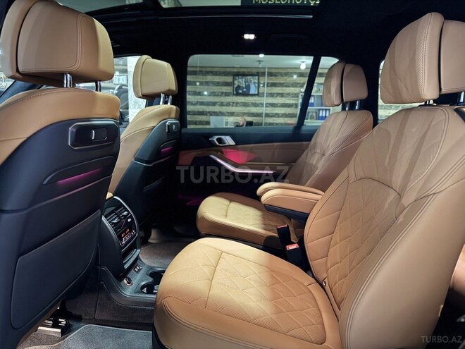 BMW X7-13