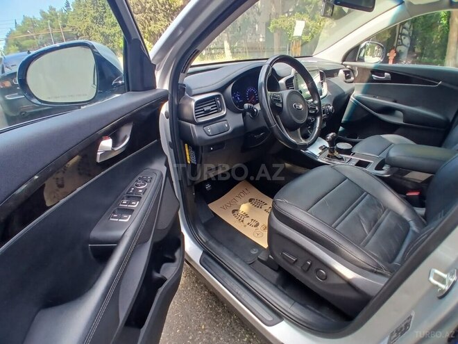 Kia Sorento-12