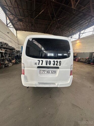 Nissan Urvan-2