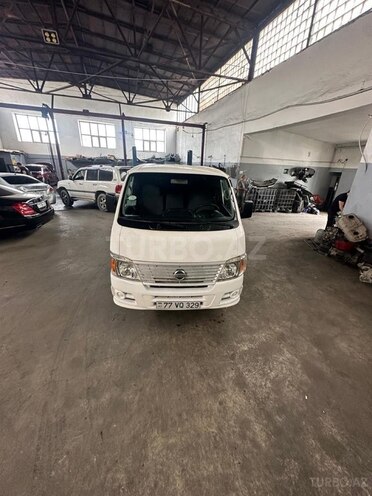 Nissan Urvan-1