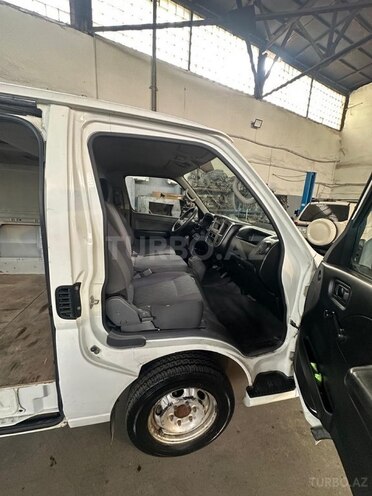 Nissan Urvan-7