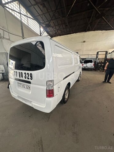 Nissan Urvan-10